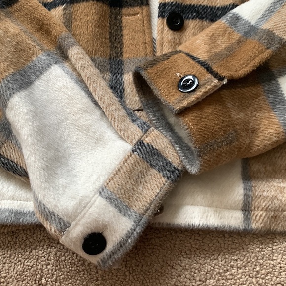 Sweet fluffy comfy heavy weight button down. Size XL Like new condition! - Picture 3 of 4